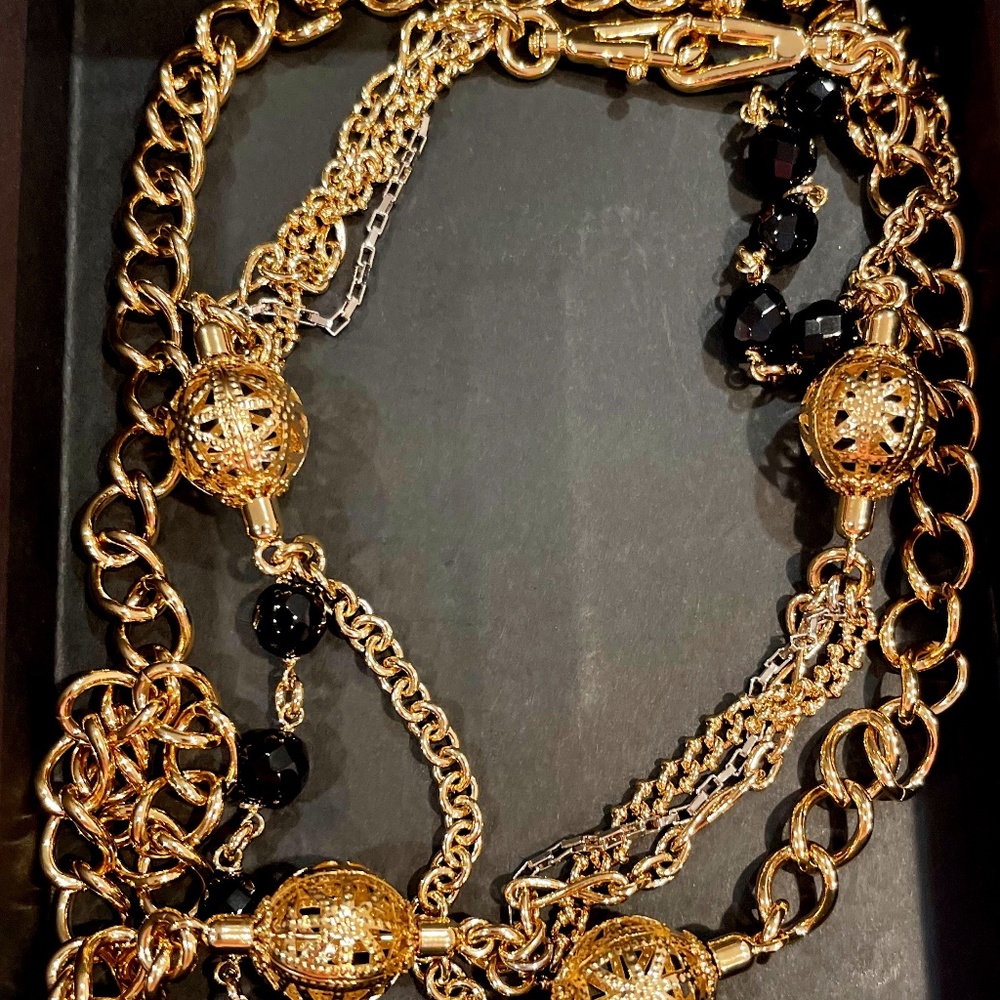 Dolce & Gabbana small smart phone case with  beautiful  detachable chain